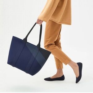 Rare Rothy’s The Essential Tote in Midnight Navy, like new